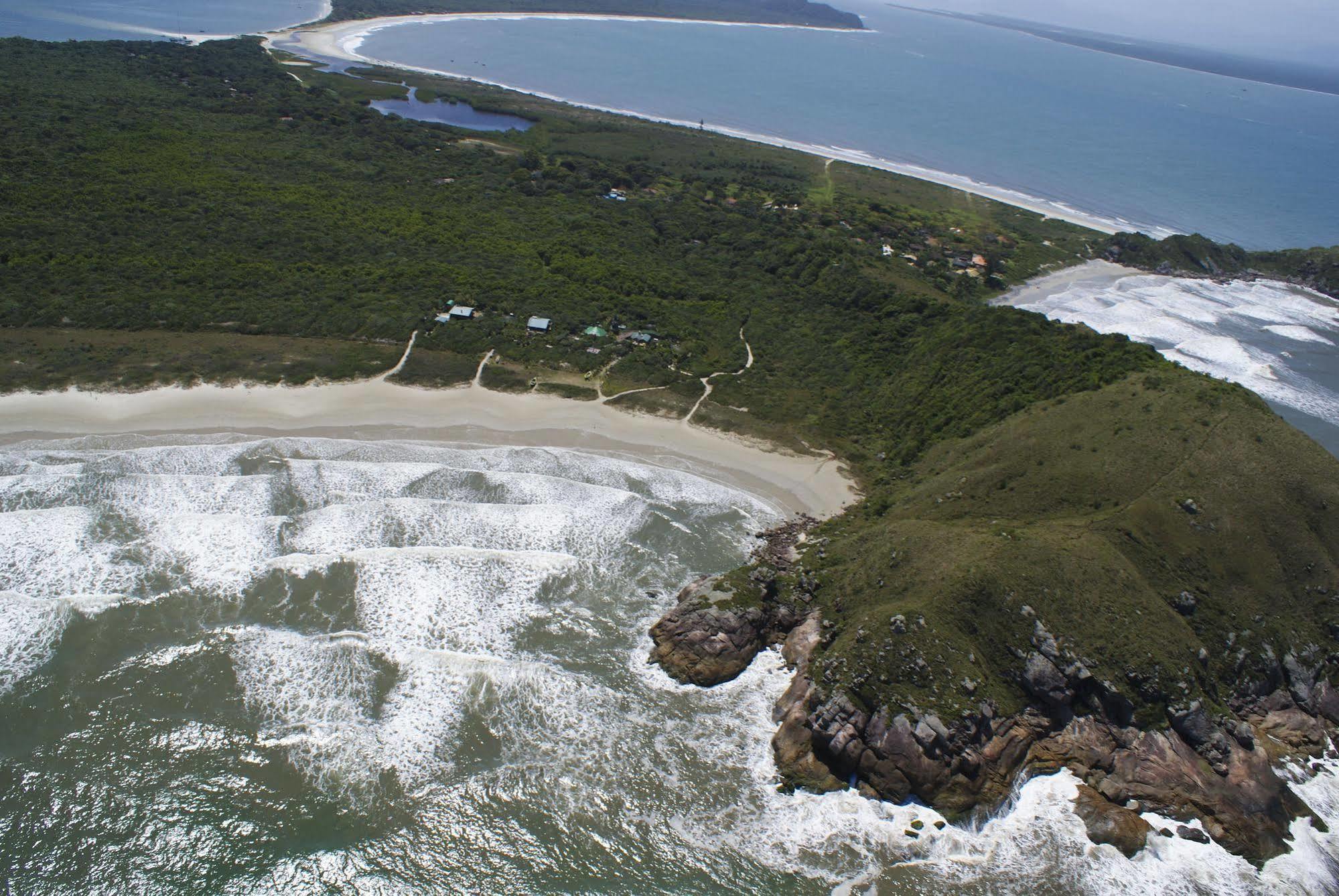 Grajagan Surf Resort Ilha do Mel Eksteriør billede